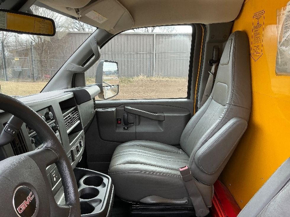 Light Duty Box Truck-Light and Medium Duty Trucks-GMC-2021-Savana G33903-Austin-TX-101,987\n\t\tmiles-$ 26,250 - Image 16