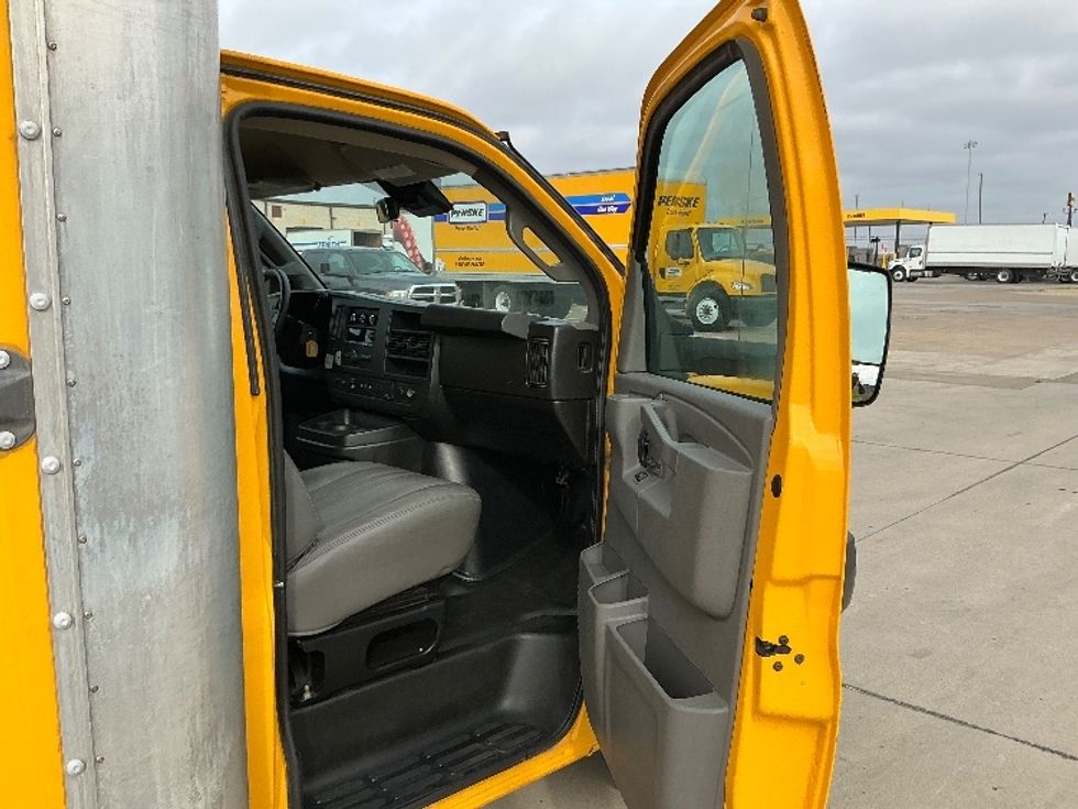 Light Duty Box Truck-Light and Medium Duty Trucks-GMC-2021-Savana G33903-Austin-TX-101,987\n\t\tmiles-$ 26,250 - Image 17