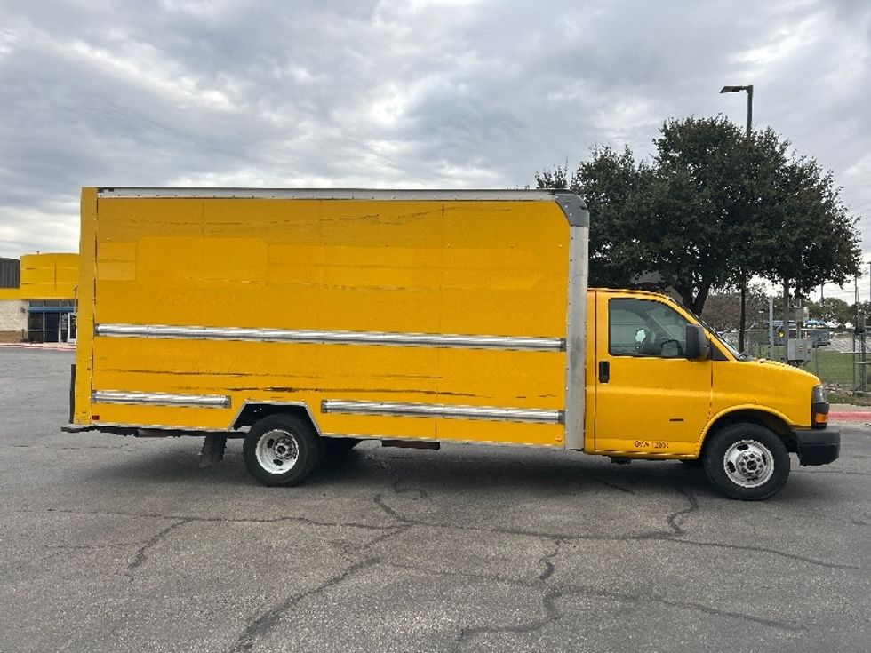 Light Duty Box Truck-Light and Medium Duty Trucks-GMC-2021-Savana G33903-Austin-TX-91,547\n\t\tmiles-$ 27,250 - Image 15