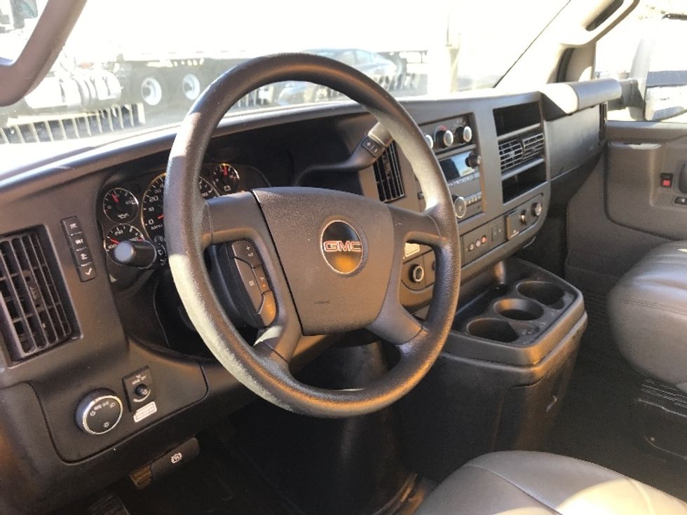 Light Duty Box Truck-Light and Medium Duty Trucks-GMC-2021-Savana G33903-Austin-TX-91,547\n\t\tmiles-$ 27,250 - Image 17