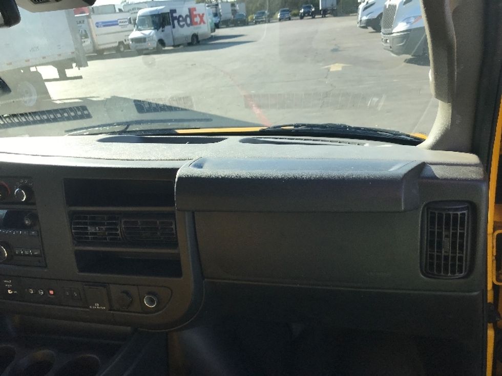 Light Duty Box Truck-Light and Medium Duty Trucks-GMC-2021-Savana G33903-Austin-TX-91,547\n\t\tmiles-$ 27,250 - Image 21