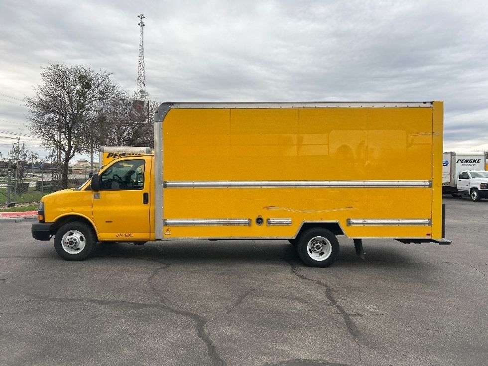 Light Duty Box Truck-Light and Medium Duty Trucks-GMC-2021-Savana G33903-Austin-TX-91,547\n\t\tmiles-$ 27,250 - Image 4