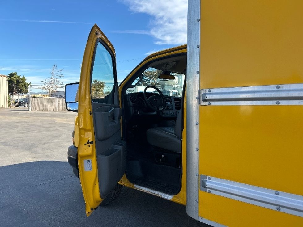 Light Duty Box Truck-Light and Medium Duty Trucks-GMC-2021-Savana G33903-Bakersfield-CA-100,799\n\t\tmiles-$ 27,500 - Image 16