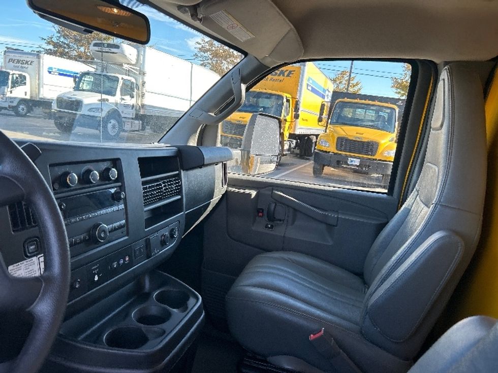 Light Duty Box Truck-Light and Medium Duty Trucks-GMC-2021-Savana G33903-Bakersfield-CA-100,799\n\t\tmiles-$ 27,500 - Image 19