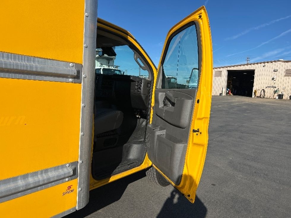 Light Duty Box Truck-Light and Medium Duty Trucks-GMC-2021-Savana G33903-Bakersfield-CA-100,799\n\t\tmiles-$ 27,500 - Image 20