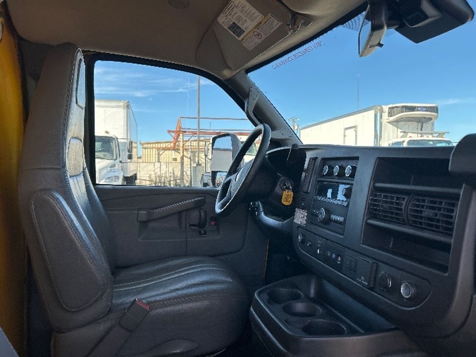 Light Duty Box Truck-Light and Medium Duty Trucks-GMC-2021-Savana G33903-Bakersfield-CA-100,799\n\t\tmiles-$ 27,500 - Image 22