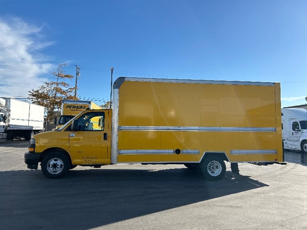 Light Duty Box Truck-Light and Medium Duty Trucks-GMC-2021-Savana G33903-Bakersfield-CA-100,799\n\t\tmiles-$ 27,500 - Image 4