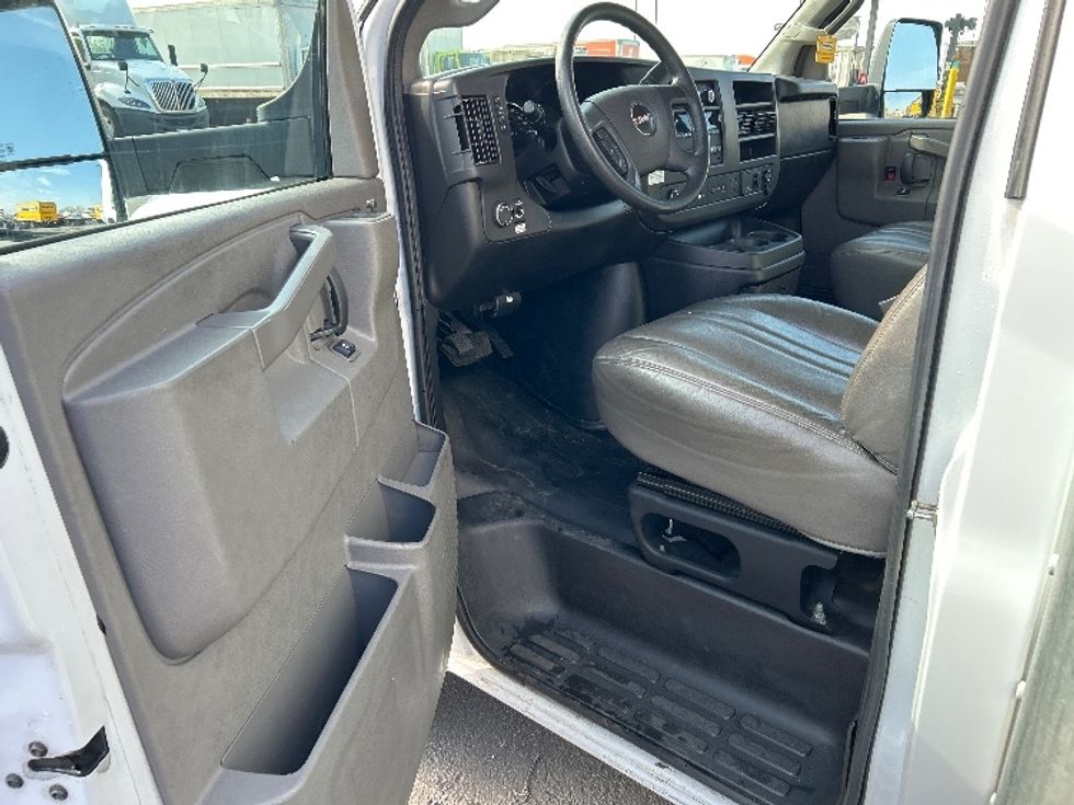 Light Duty Box Truck-Light and Medium Duty Trucks-GMC-2021-Savana G33903-Bakersfield-CA-87,624\n\t\tmiles-$ 32,750 - Image 11