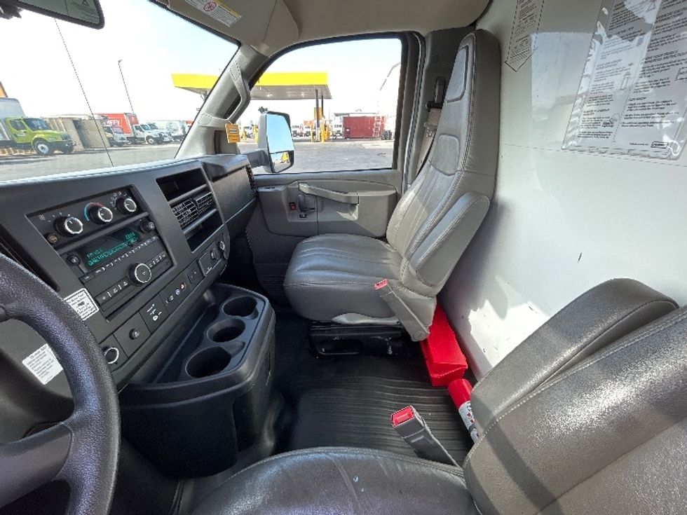 Light Duty Box Truck-Light and Medium Duty Trucks-GMC-2021-Savana G33903-Bakersfield-CA-87,624\n\t\tmiles-$ 32,750 - Image 14