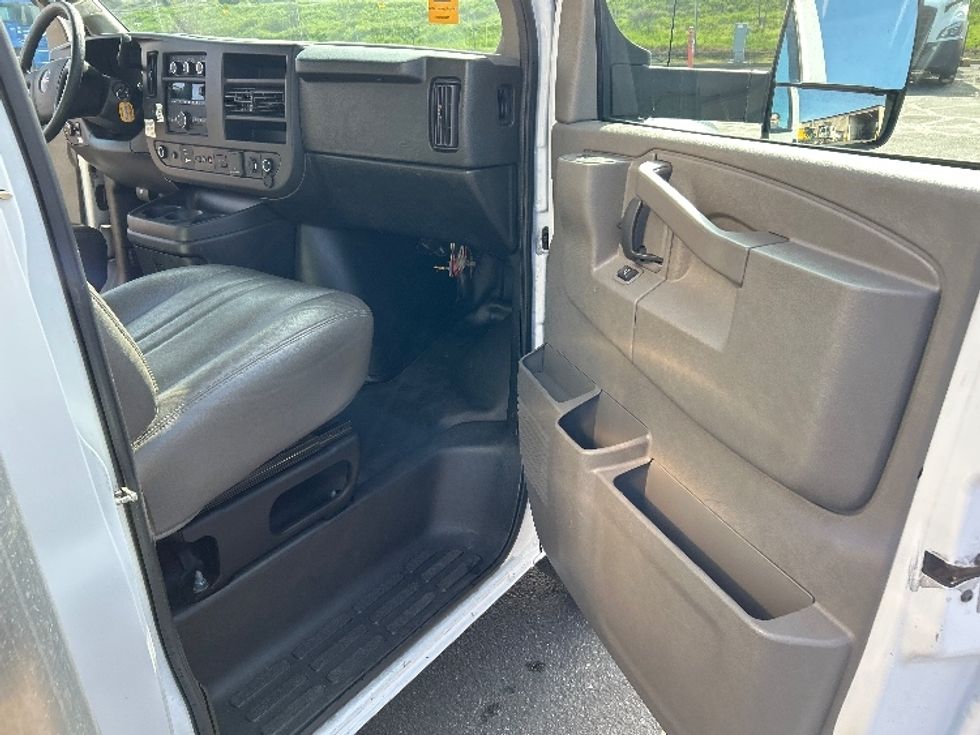Light Duty Box Truck-Light and Medium Duty Trucks-GMC-2021-Savana G33903-Bakersfield-CA-87,624\n\t\tmiles-$ 32,750 - Image 15