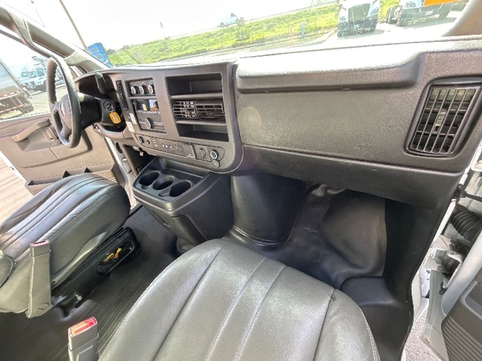 Light Duty Box Truck-Light and Medium Duty Trucks-GMC-2021-Savana G33903-Bakersfield-CA-87,624\n\t\tmiles-$ 32,750 - Image 16