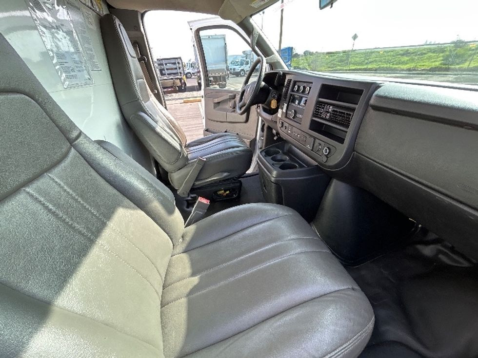 Light Duty Box Truck-Light and Medium Duty Trucks-GMC-2021-Savana G33903-Bakersfield-CA-87,624\n\t\tmiles-$ 32,750 - Image 17