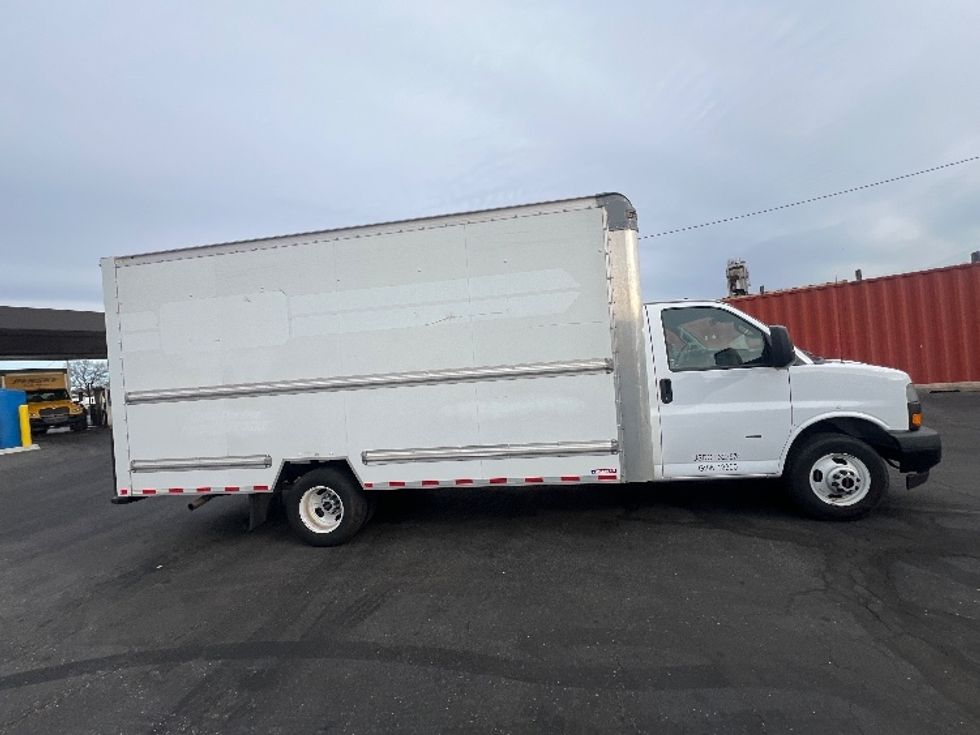 Light Duty Box Truck-Light and Medium Duty Trucks-GMC-2021-Savana G33903-Baltimore-MD-106,217\n\t\tmiles-$ 29,250 - Image 15