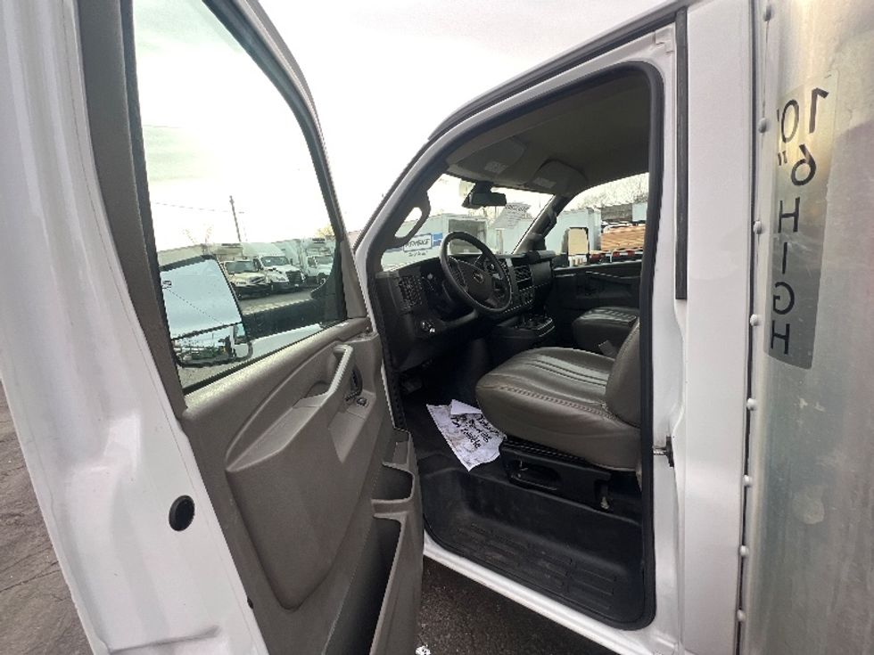 Light Duty Box Truck-Light and Medium Duty Trucks-GMC-2021-Savana G33903-Baltimore-MD-106,217\n\t\tmiles-$ 29,250 - Image 16