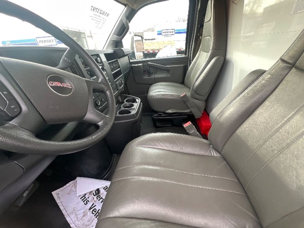 Light Duty Box Truck-Light and Medium Duty Trucks-GMC-2021-Savana G33903-Baltimore-MD-106,217\n\t\tmiles-$ 29,250 - Image 19