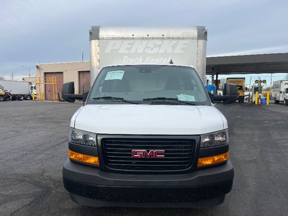 Light Duty Box Truck-Light and Medium Duty Trucks-GMC-2021-Savana G33903-Baltimore-MD-106,217\n\t\tmiles-$ 29,250 - Image 2