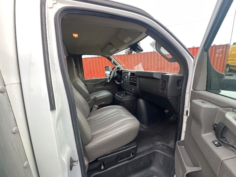 Light Duty Box Truck-Light and Medium Duty Trucks-GMC-2021-Savana G33903-Baltimore-MD-106,217\n\t\tmiles-$ 29,250 - Image 20