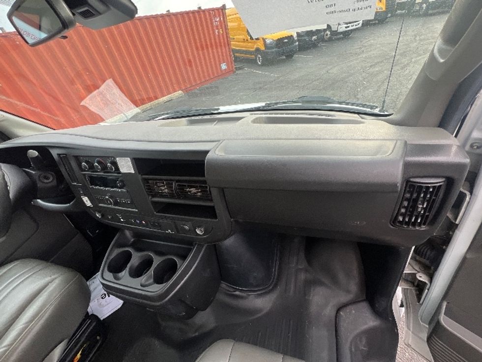 Light Duty Box Truck-Light and Medium Duty Trucks-GMC-2021-Savana G33903-Baltimore-MD-106,217\n\t\tmiles-$ 29,250 - Image 21