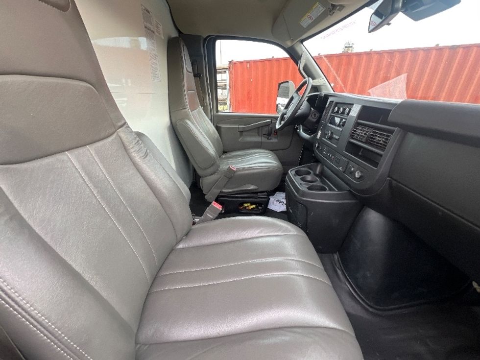 Light Duty Box Truck-Light and Medium Duty Trucks-GMC-2021-Savana G33903-Baltimore-MD-106,217\n\t\tmiles-$ 29,250 - Image 22