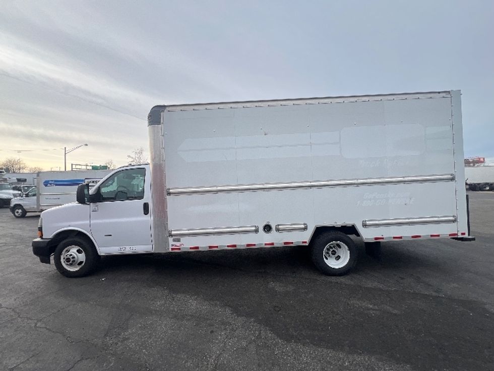 Light Duty Box Truck-Light and Medium Duty Trucks-GMC-2021-Savana G33903-Baltimore-MD-106,217\n\t\tmiles-$ 29,250 - Image 4