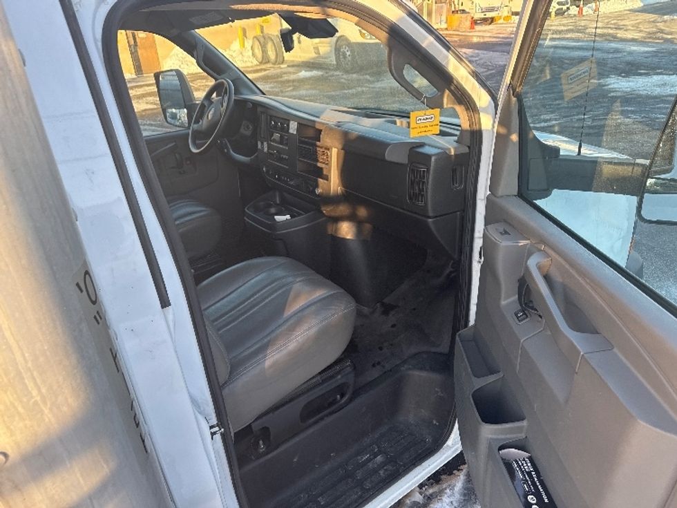 Light Duty Box Truck-Light and Medium Duty Trucks-GMC-2021-Savana G33903-Baltimore-MD-106,497\n\t\tmiles-$ 27,250 - Image 13