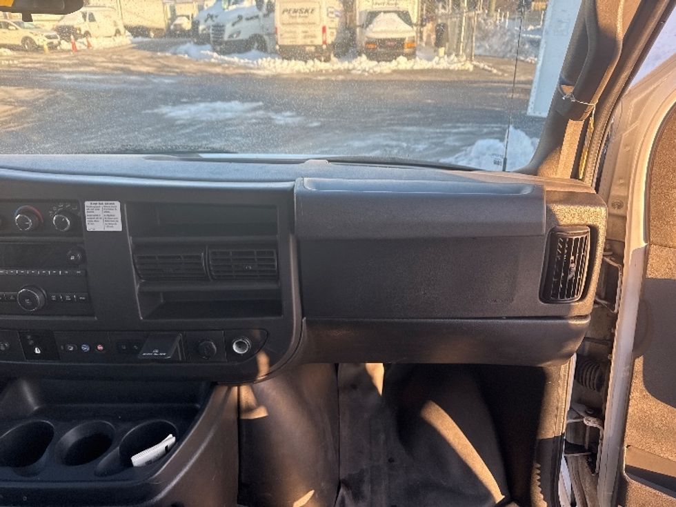 Light Duty Box Truck-Light and Medium Duty Trucks-GMC-2021-Savana G33903-Baltimore-MD-106,497\n\t\tmiles-$ 27,250 - Image 18