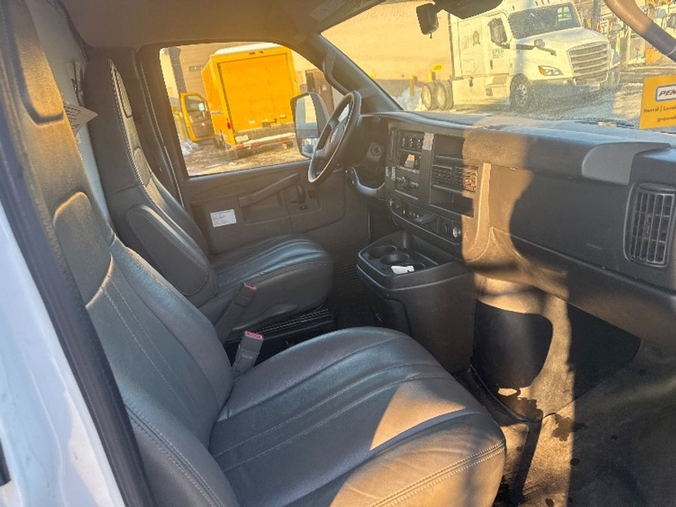 Light Duty Box Truck-Light and Medium Duty Trucks-GMC-2021-Savana G33903-Baltimore-MD-106,497\n\t\tmiles-$ 27,250 - Image 19