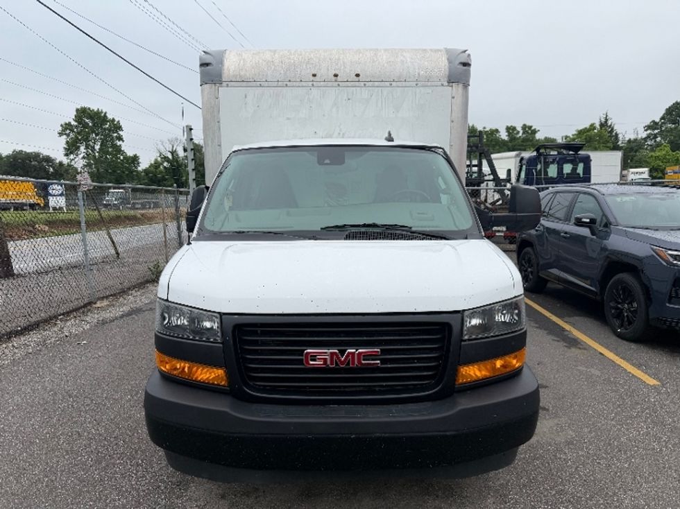 Light Duty Box Truck-Light and Medium Duty Trucks-GMC-2021-Savana G33903-Baltimore-MD-106,497\n\t\tmiles-$ 27,250 - Image 2