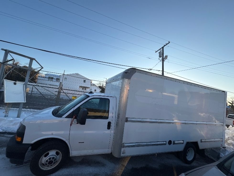 Light Duty Box Truck-Light and Medium Duty Trucks-GMC-2021-Savana G33903-Baltimore-MD-106,497\n\t\tmiles-$ 27,250 - Image 4