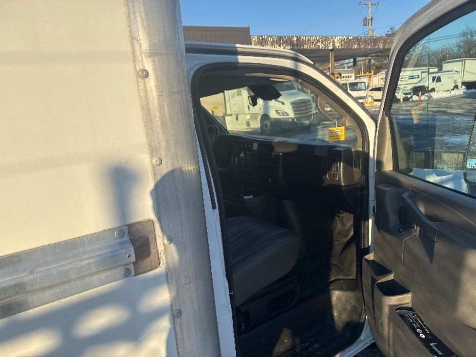 Light Duty Box Truck-Light and Medium Duty Trucks-GMC-2021-Savana G33903-Baltimore-MD-106,497\n\t\tmiles-$ 27,750 - Image 19