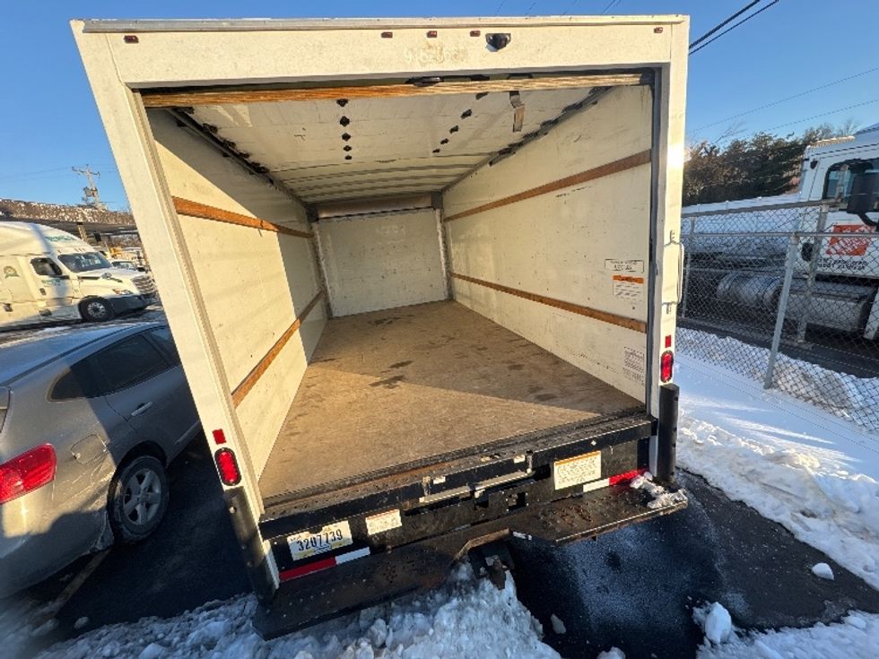 Light Duty Box Truck-Light and Medium Duty Trucks-GMC-2021-Savana G33903-Baltimore-MD-106,497\n\t\tmiles-$ 27,750 - Image 7