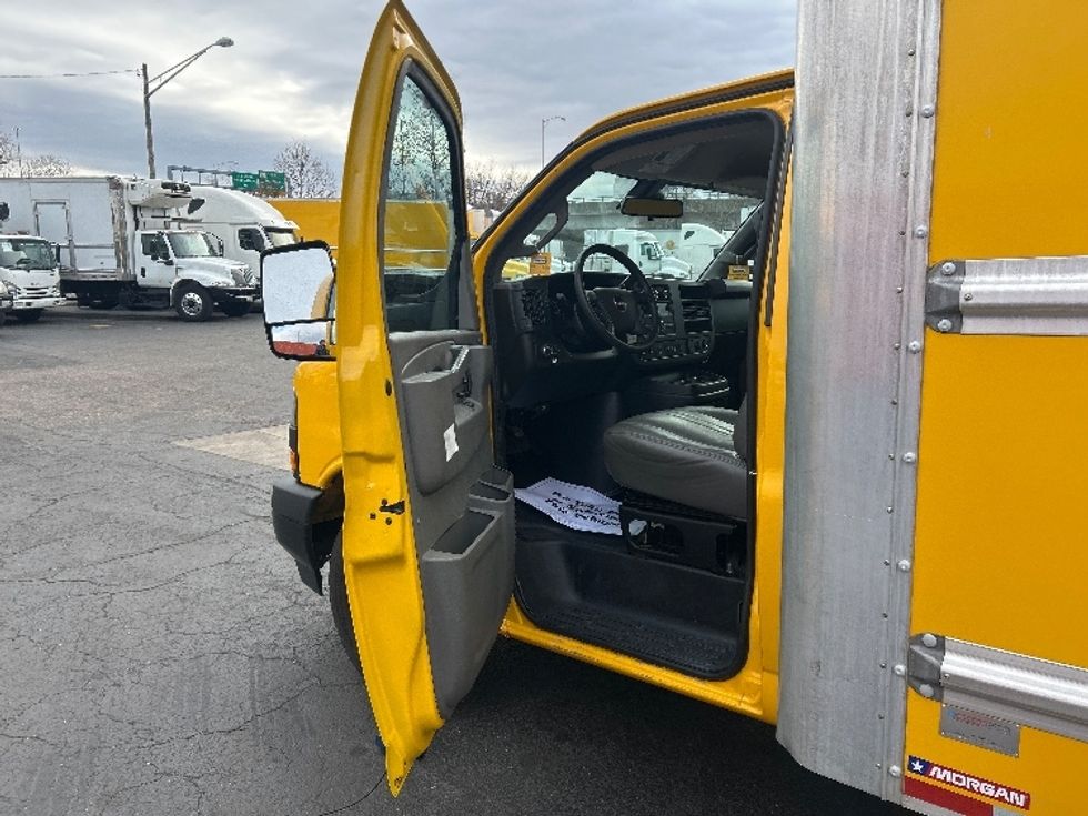 Light Duty Box Truck-Light and Medium Duty Trucks-GMC-2021-Savana G33903-Baltimore-MD-110,702\n\t\tmiles-$ 25,750 - Image 16