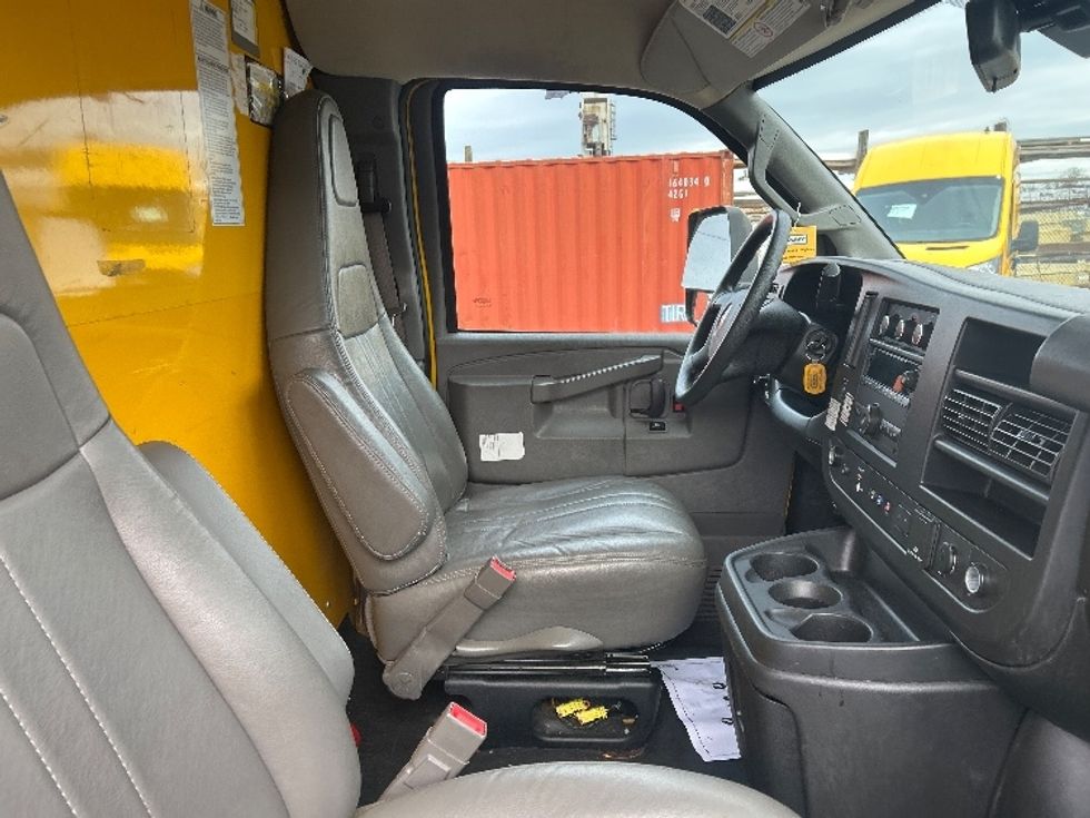 Light Duty Box Truck-Light and Medium Duty Trucks-GMC-2021-Savana G33903-Baltimore-MD-110,702\n\t\tmiles-$ 25,750 - Image 22