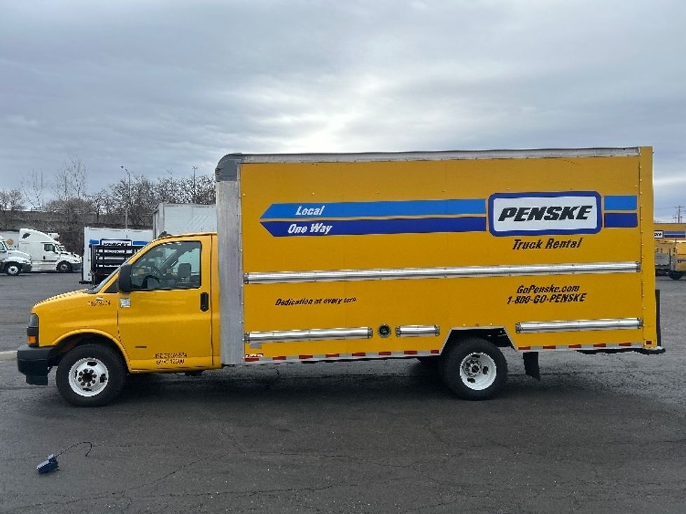 Light Duty Box Truck-Light and Medium Duty Trucks-GMC-2021-Savana G33903-Baltimore-MD-110,702\n\t\tmiles-$ 25,750 - Image 4