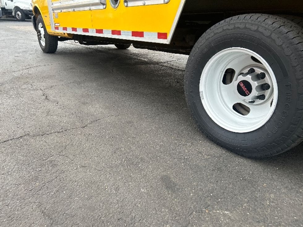 Light Duty Box Truck-Light and Medium Duty Trucks-GMC-2021-Savana G33903-Baltimore-MD-110,702\n\t\tmiles-$ 25,750 - Image 5