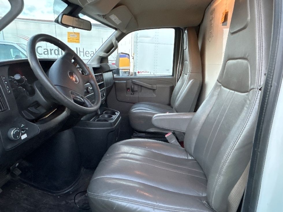 Light Duty Box Truck-Light and Medium Duty Trucks-GMC-2021-Savana G33903-Baltimore-MD-89,450\n\t\tmiles-$ 29,750 - Image 19