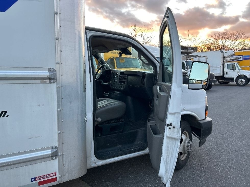 Light Duty Box Truck-Light and Medium Duty Trucks-GMC-2021-Savana G33903-Baltimore-MD-89,450\n\t\tmiles-$ 29,750 - Image 20