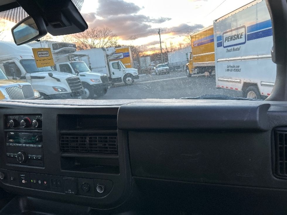 Light Duty Box Truck-Light and Medium Duty Trucks-GMC-2021-Savana G33903-Baltimore-MD-89,450\n\t\tmiles-$ 29,750 - Image 21