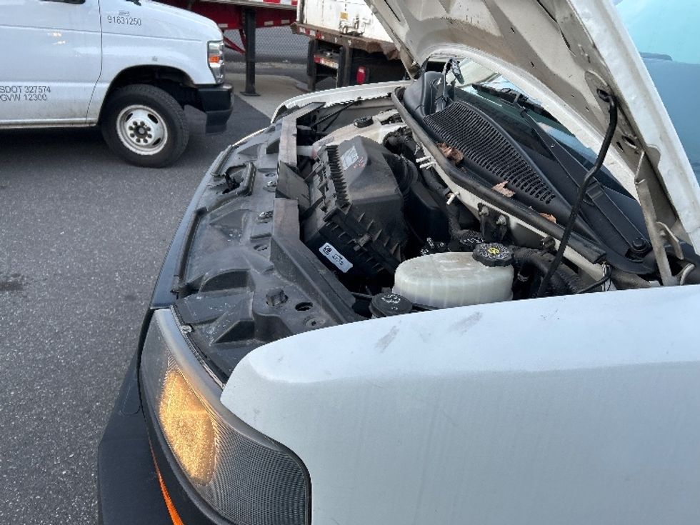 Light Duty Box Truck-Light and Medium Duty Trucks-GMC-2021-Savana G33903-Baltimore-MD-89,450\n\t\tmiles-$ 29,750 - Image 24