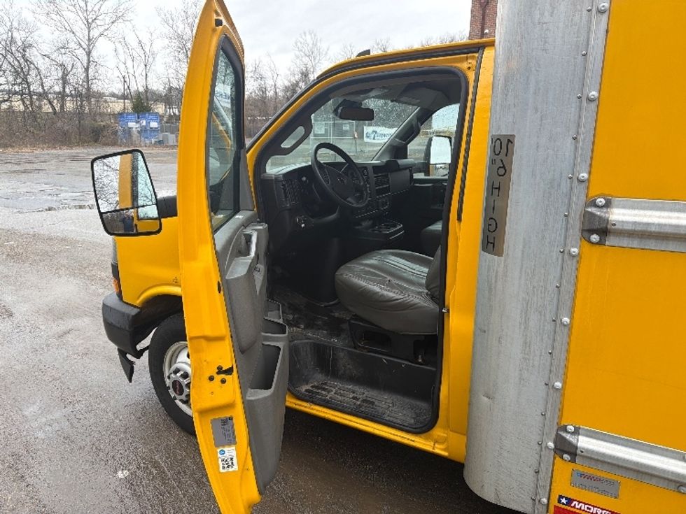Light Duty Box Truck-Light and Medium Duty Trucks-GMC-2021-Savana G33903-Baltimore-MD-93,336\n\t\tmiles-$ 26,500 - Image 15