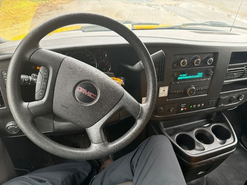 Light Duty Box Truck-Light and Medium Duty Trucks-GMC-2021-Savana G33903-Baltimore-MD-93,336\n\t\tmiles-$ 26,500 - Image 16