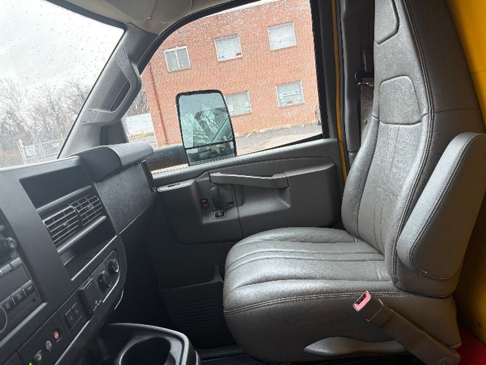 Light Duty Box Truck-Light and Medium Duty Trucks-GMC-2021-Savana G33903-Baltimore-MD-93,336\n\t\tmiles-$ 26,500 - Image 18