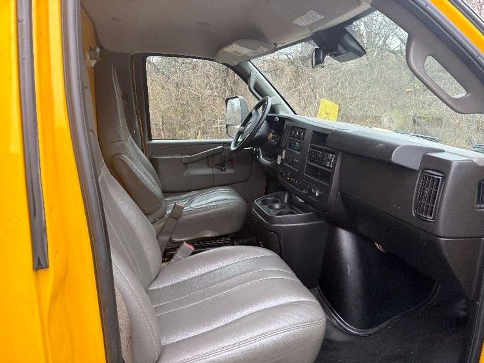 Light Duty Box Truck-Light and Medium Duty Trucks-GMC-2021-Savana G33903-Baltimore-MD-93,336\n\t\tmiles-$ 26,500 - Image 21