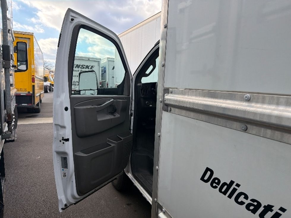 Light Duty Box Truck-Light and Medium Duty Trucks-GMC-2021-Savana G33903-Baltimore-MD-95,591\n\t\tmiles-$ 29,000 - Image 15