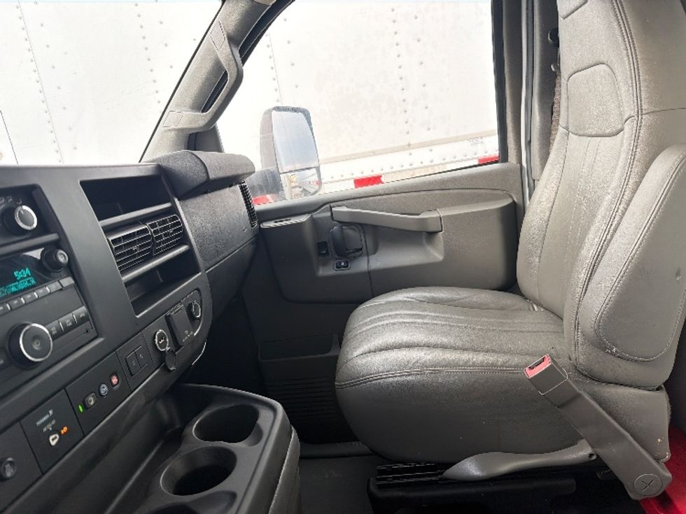 Light Duty Box Truck-Light and Medium Duty Trucks-GMC-2021-Savana G33903-Baltimore-MD-95,591\n\t\tmiles-$ 29,000 - Image 18