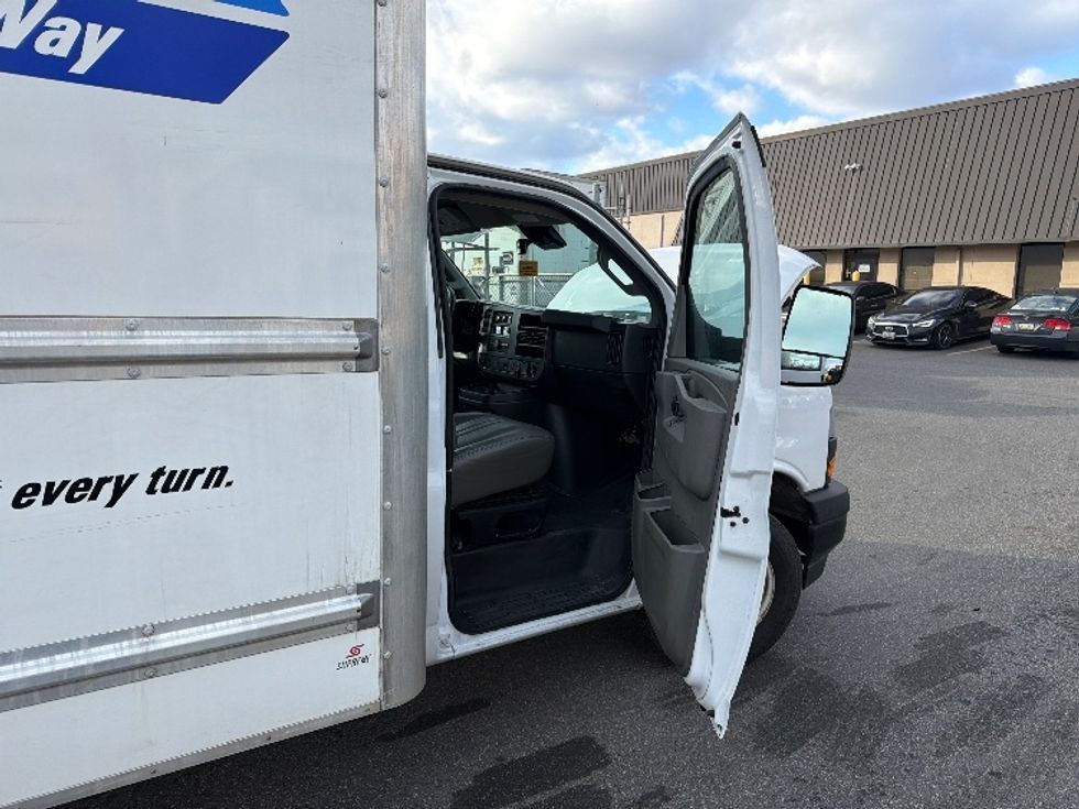 Light Duty Box Truck-Light and Medium Duty Trucks-GMC-2021-Savana G33903-Baltimore-MD-95,591\n\t\tmiles-$ 29,000 - Image 19