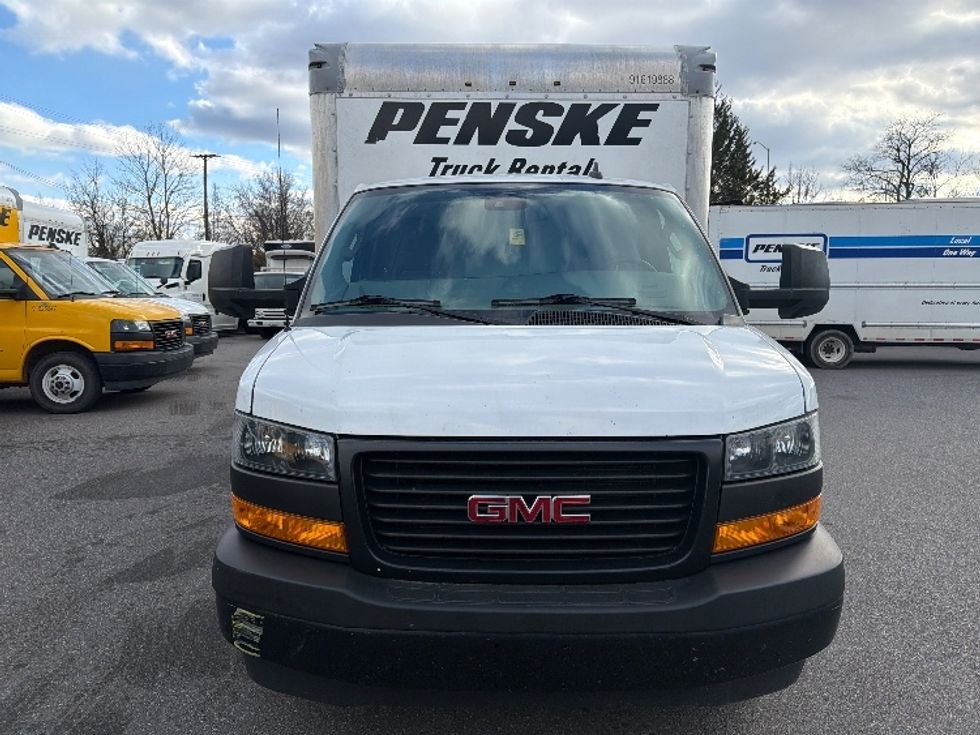 Light Duty Box Truck-Light and Medium Duty Trucks-GMC-2021-Savana G33903-Baltimore-MD-95,591\n\t\tmiles-$ 29,000 - Image 2