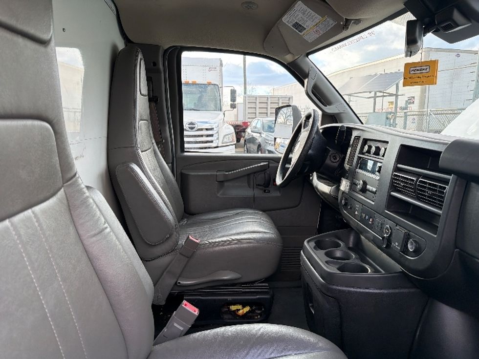 Light Duty Box Truck-Light and Medium Duty Trucks-GMC-2021-Savana G33903-Baltimore-MD-95,591\n\t\tmiles-$ 29,000 - Image 21