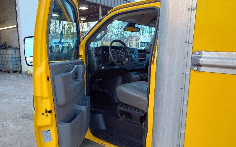 Light Duty Box Truck-Light and Medium Duty Trucks-GMC-2021-Savana G33903-Bangor-ME-97,742\n\t\tmiles-$ 25,250 - Image 16