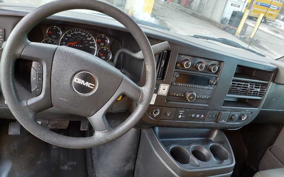 Light Duty Box Truck-Light and Medium Duty Trucks-GMC-2021-Savana G33903-Bangor-ME-97,742\n\t\tmiles-$ 25,250 - Image 18